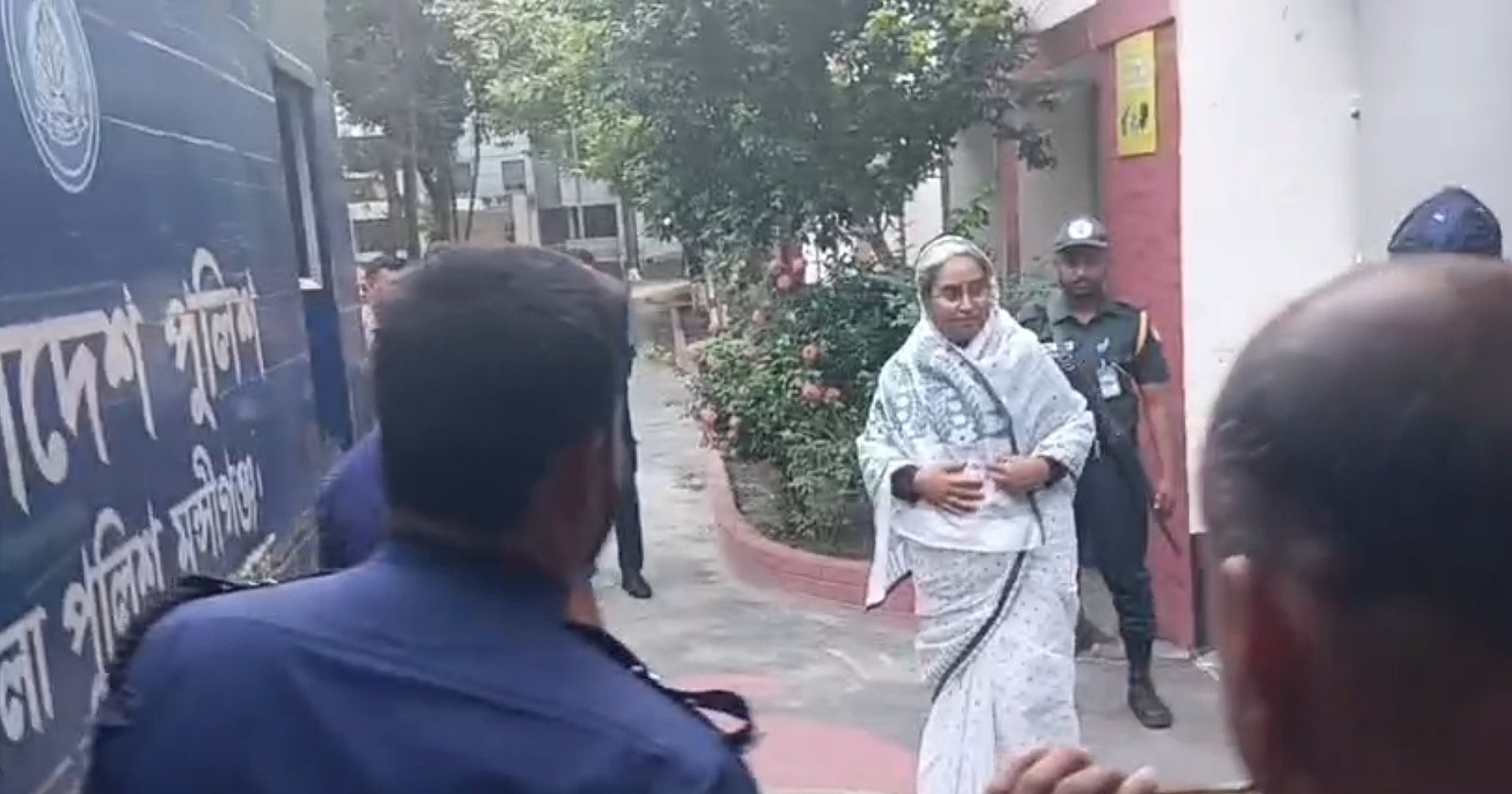 স্বামীর শেষকৃত্যে যোগ দিতে ১২ ঘণ্টার প্যারোলে মুক্ত দীপু মনি