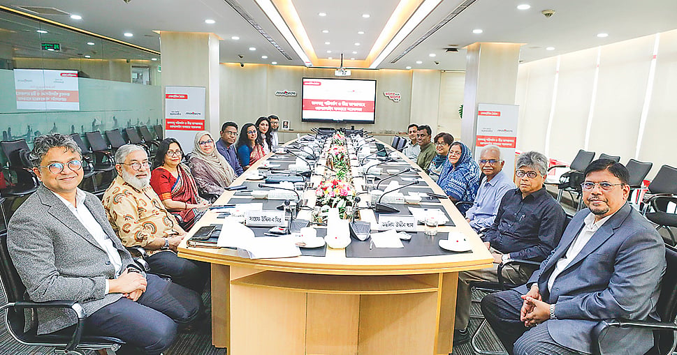 তীব্র তাপপ্রবাহে খাবার স্যালাইনের সঠিক ব্যবহারের তাগিদ বিশেষজ্ঞদের