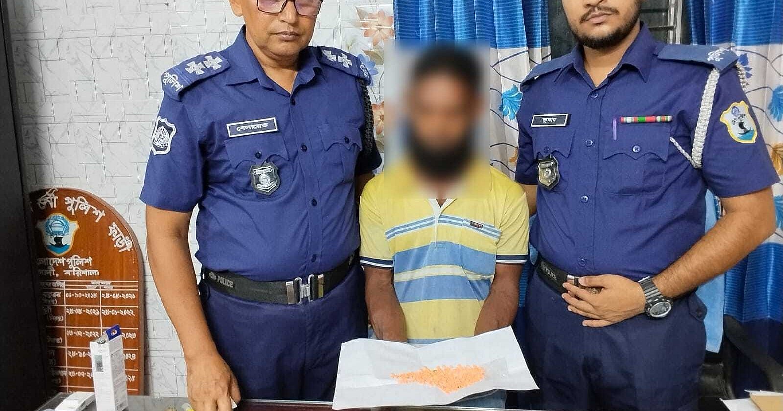 জয়ন্তী নদীতে ট্রলারে নৌ পুলিশের অভিযান, ২৮০ ইয়াবাসহ গ্রেপ্তার ১