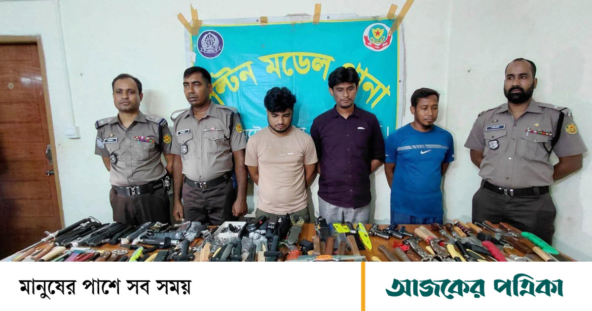 বায়তুল মোকাররমে অভিযান: উদ্ধার ৪৬৪টি ধারালো অস্ত্র, গ্রেপ্তার ৩