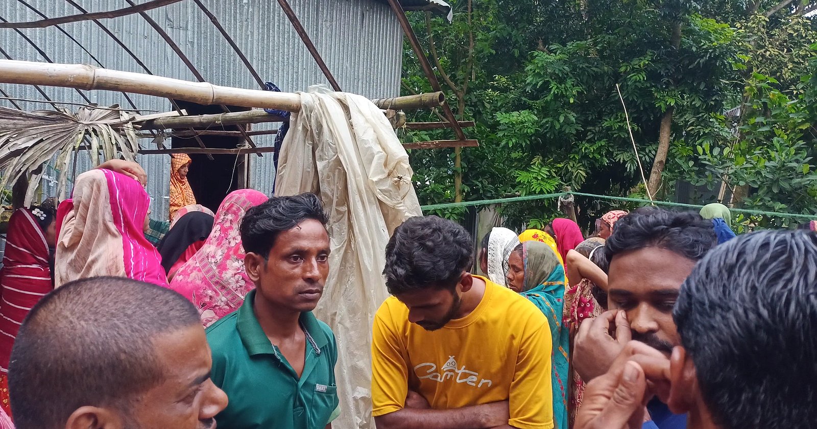 ফরিদপুরে গর্তে পা ও হাত দিয়ে সাপের কামড়ে নারী ও শিশুর মৃত্যু