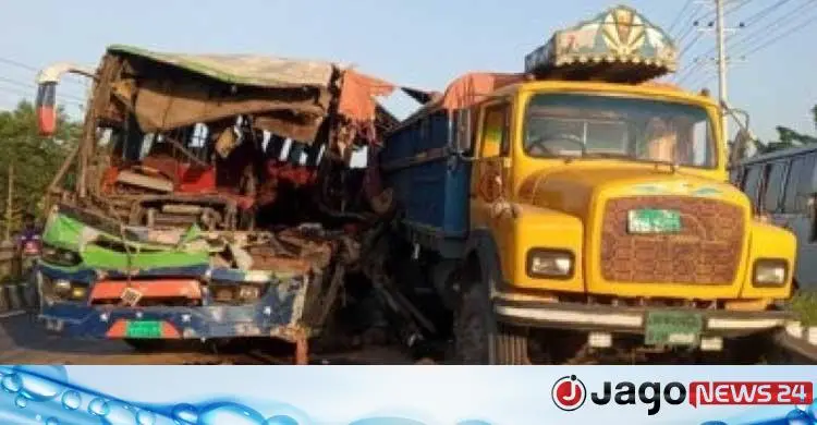টাঙ্গাইলের মধুপুরে বাস-ট্রাক সংঘর্ষে প্রাণ গেল ৩ জনের