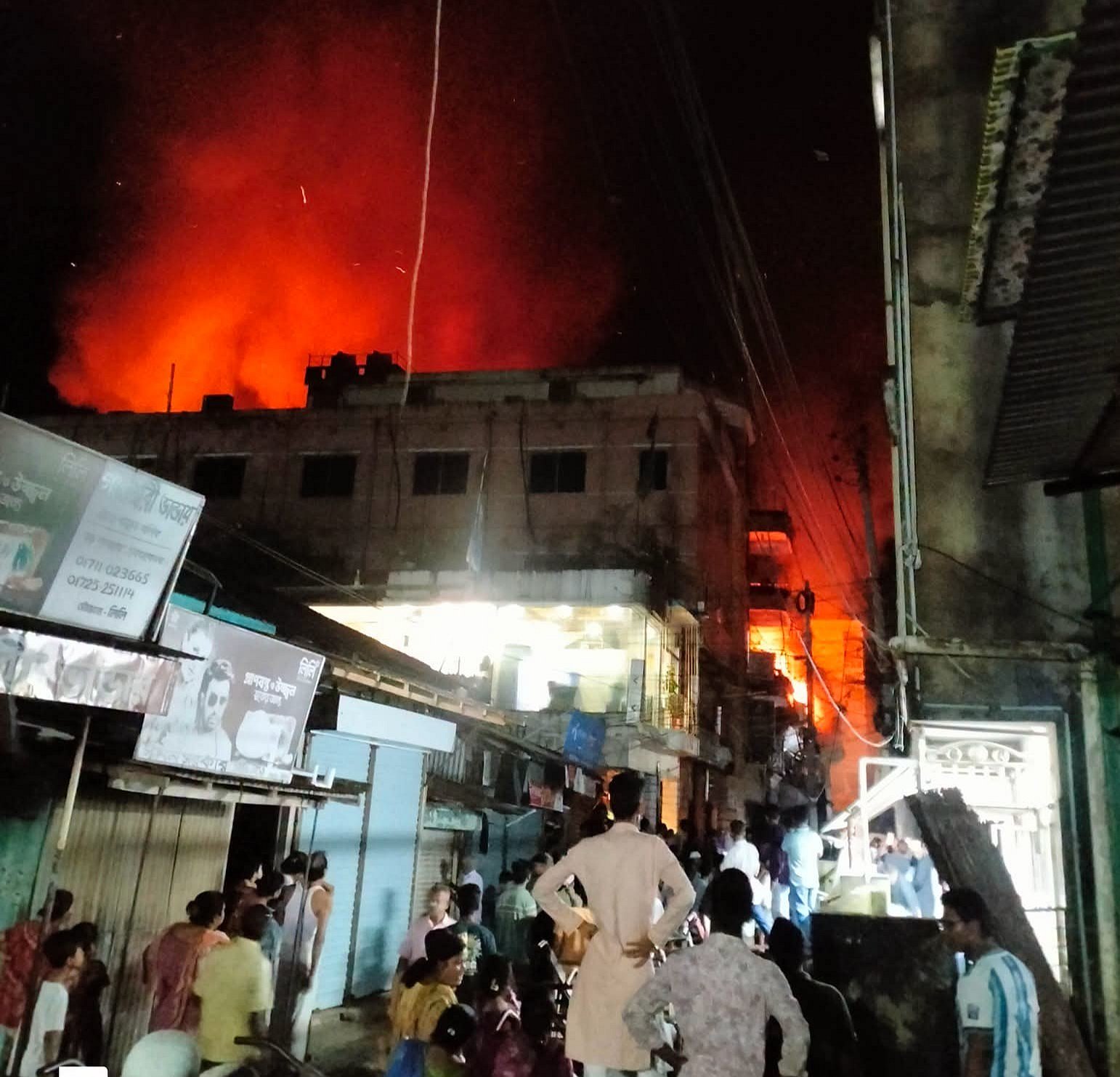 নেত্রকোনার বড়বাজারে অগ্নিকাণ্ড, পৌনে ২ ঘণ্টার চেষ্টায় নিয়ন্ত্রণে