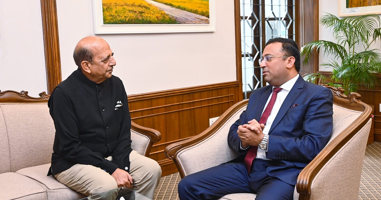 হাসিনাকে রাজনৈতিক বক্তব্য দেওয়া থেকে বিরত রাখতে ভারতের সহযোগিতা দাবি