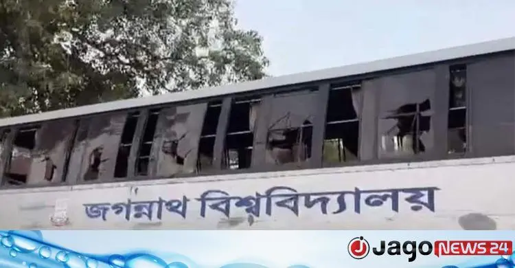 মানিকগঞ্জে জবির বাসে স্থানীয়দের হামলা, চালকসহ আহত ১০