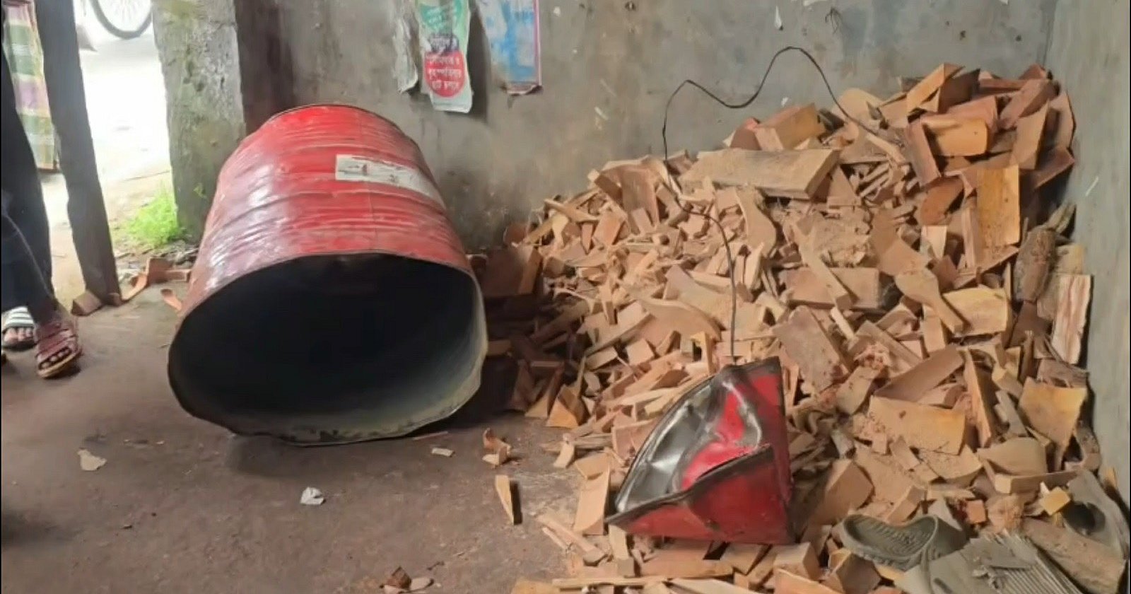 মাদারীপুরে দোকানে কেমিক্যাল ড্রাম বিস্ফোরণ, ১৩ বছরের কিশোরের মৃত্যু