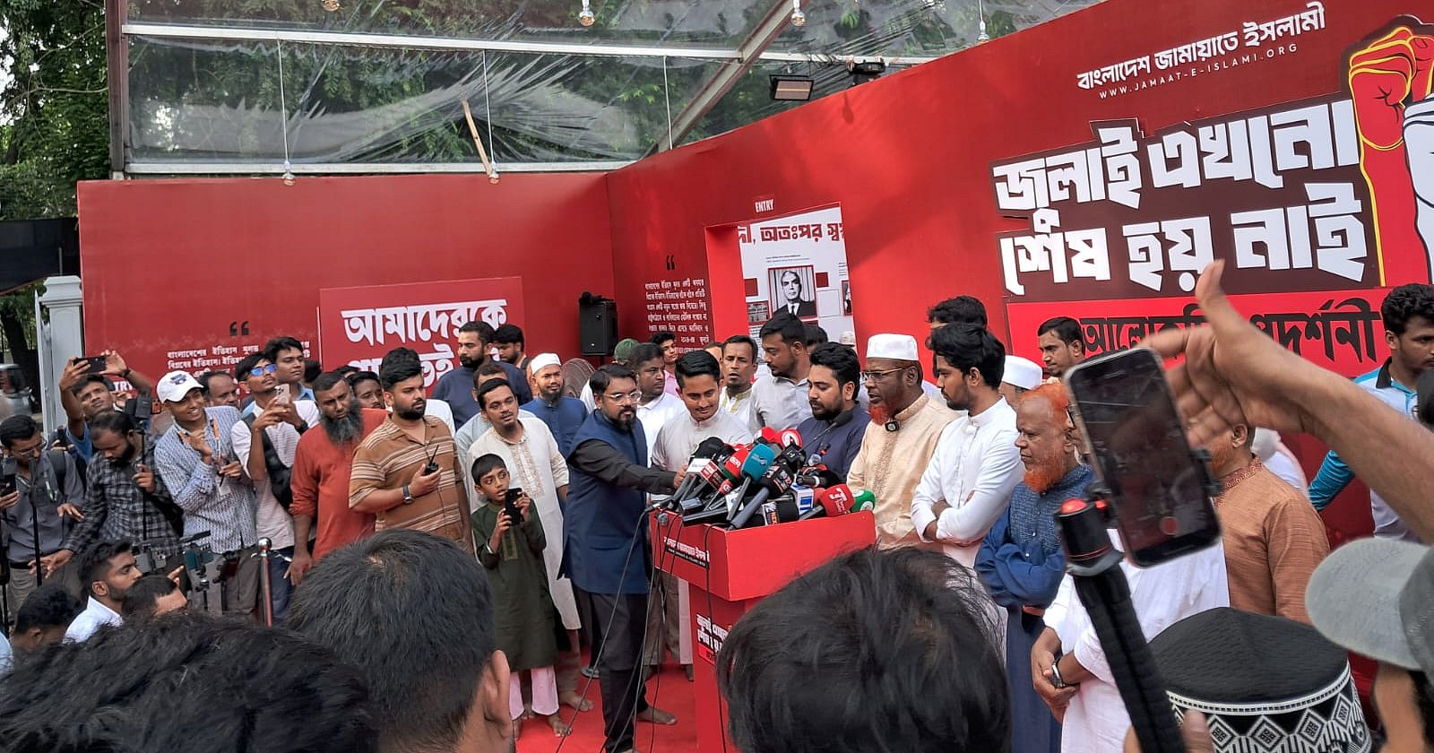 দিল্লিতে হাসিনার সংবাদ সম্মেলন: সরকারের কড়া সমালোচনা নাহিদের