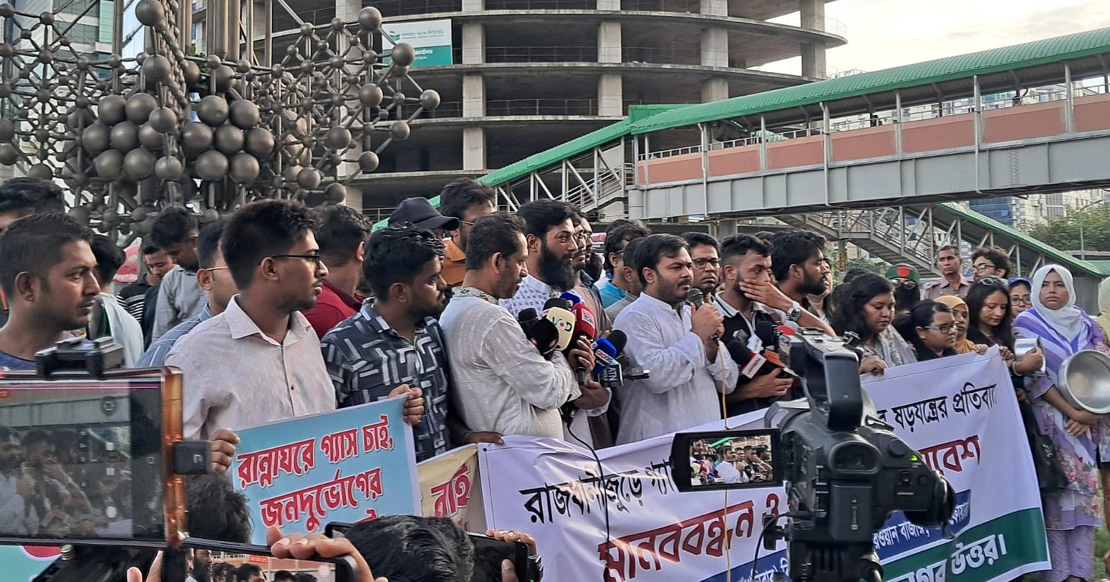 গ্যাসের দাম বাড়ালে পেট্রোবাংলা ঘেরাওয়ের হুঁশিয়ারি এনসিপির