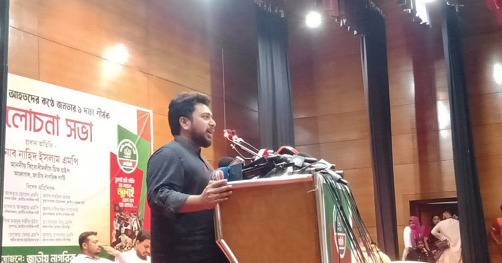 শেখ হাসিনা ফিরলে সোজা ফাঁসির মঞ্চে পাঠানো হবে: নাহিদ ইসলাম
