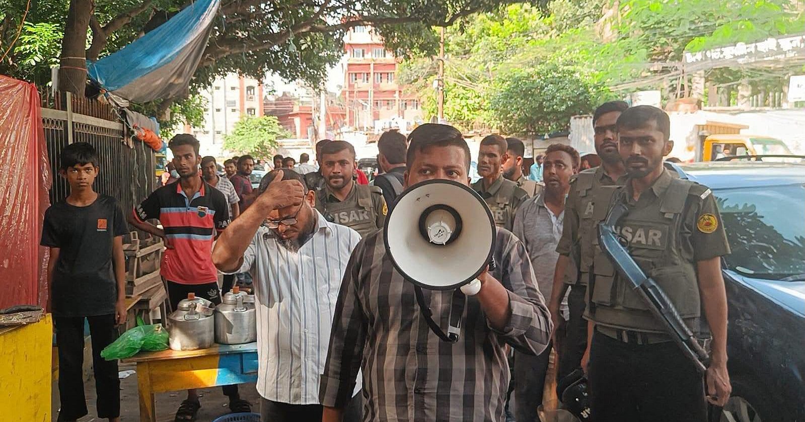 বাহাদুর শাহ পার্কে অবৈধ বাণিজ্যিক মেলা সরাতে সময় বেঁধে দিল ডিএসসিসি