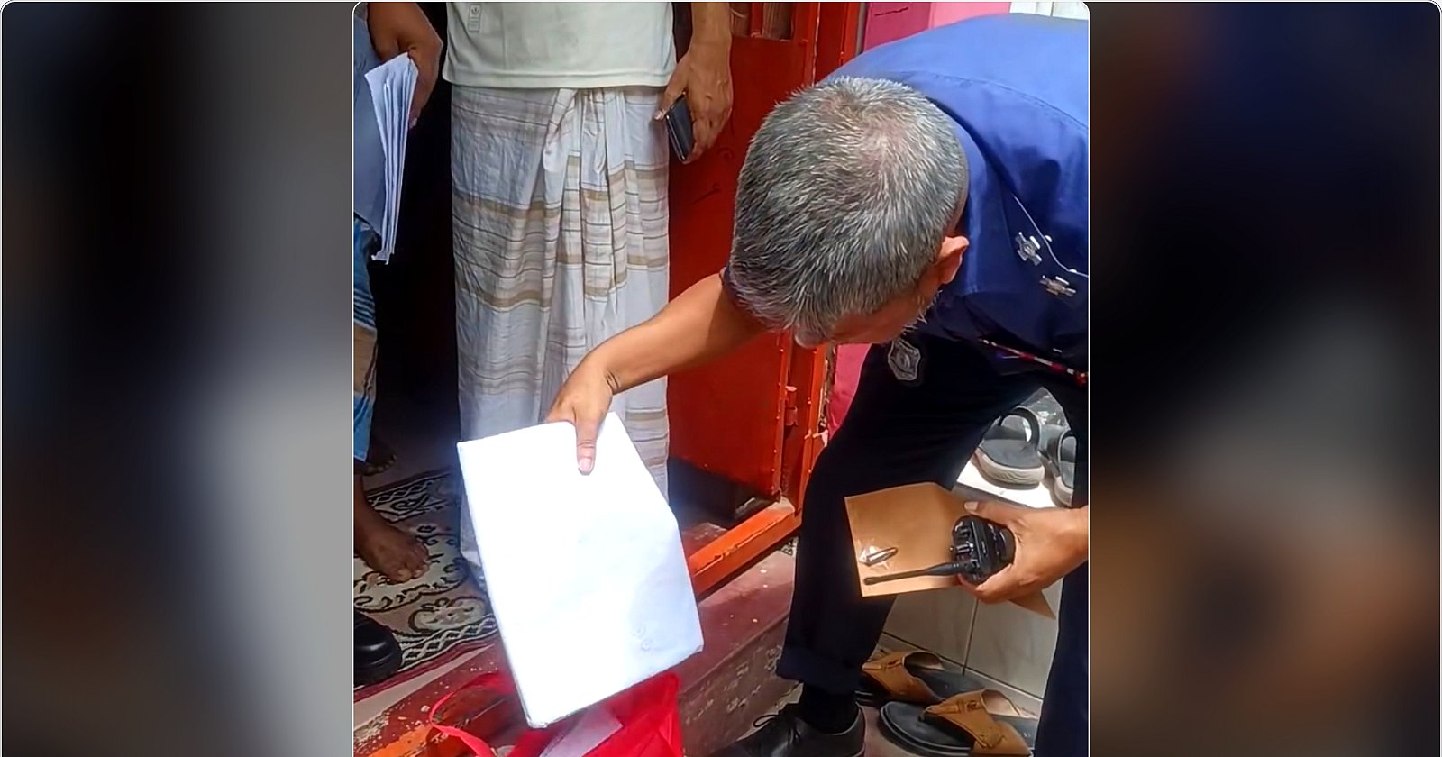 সাভারে হুমকির চিঠি, গুলি‑কাফনের কাপড়সহ ব্যাগে বিএনপি নেতার ওপর আক্রমণ