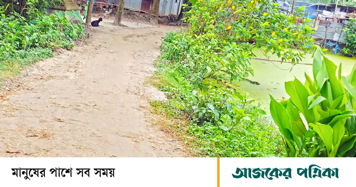 নওগাঁর সড়ক নির্মাণে ৫০ মিটার বাদ, নাম পরিবর্তনের অভিযোগ